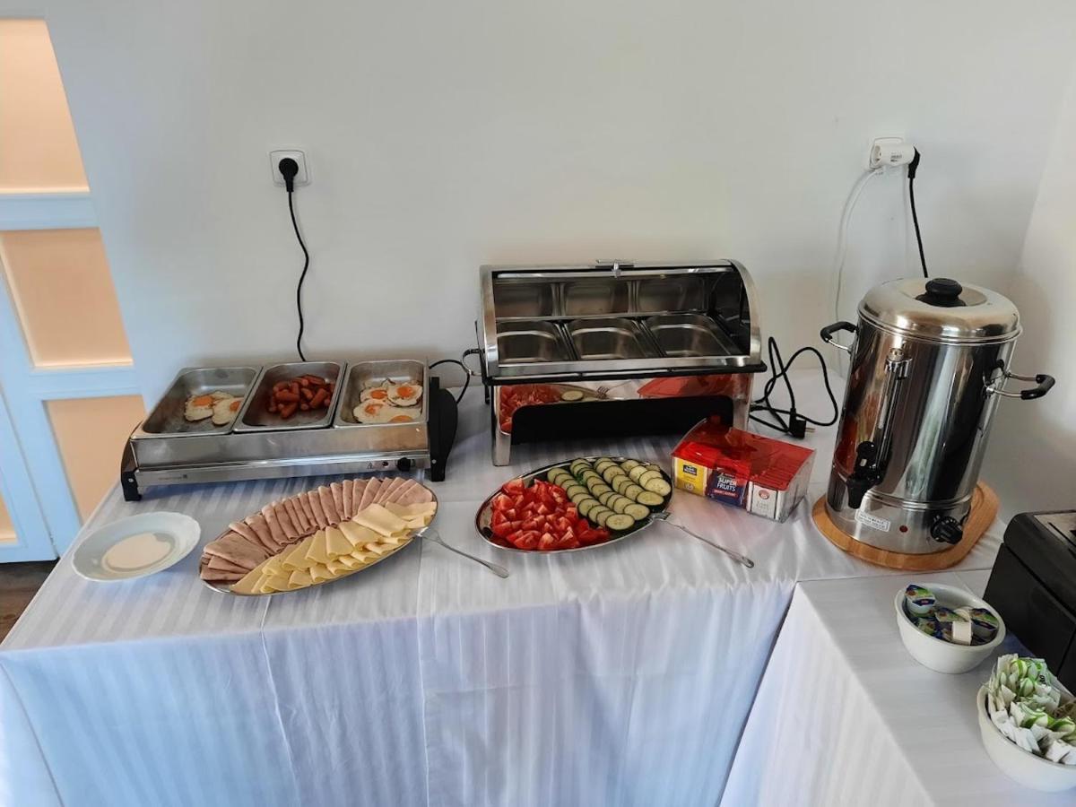 Moravská Třebová Hotel Orka מראה חיצוני תמונה